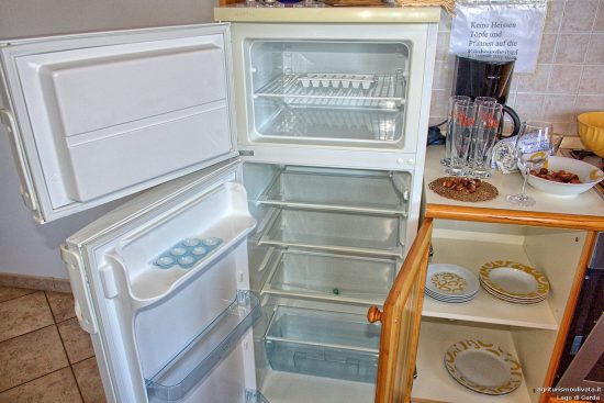 Detail des offenen Kühlschranks