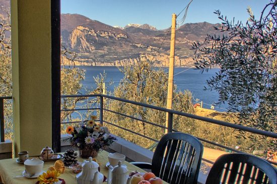 Blick auf den See vom Balkon aus
