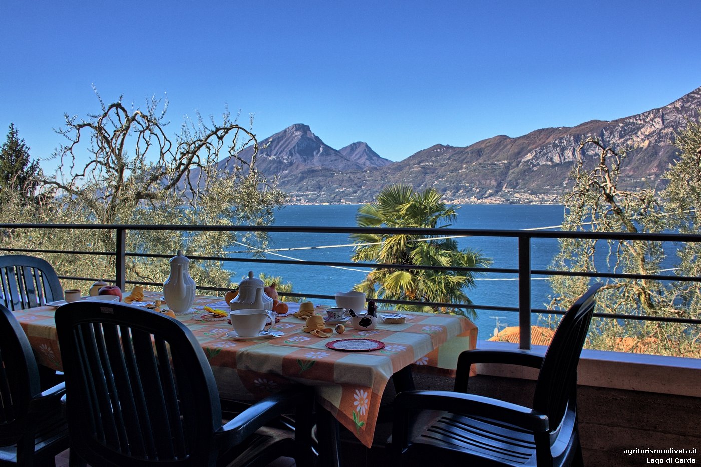 Blick auf den See vom Balkon aus