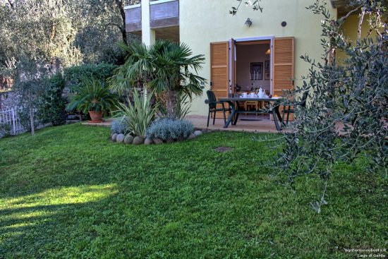 Blick vom Garten auf die Wohnung