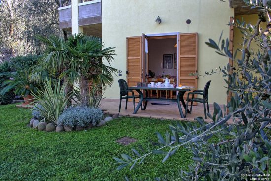 Blick vom Garten auf die Wohnung