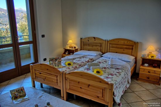 Blick auf das Doppelbett