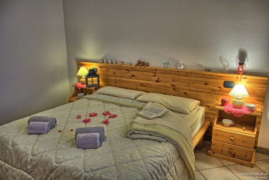 Blick auf das Doppelbett