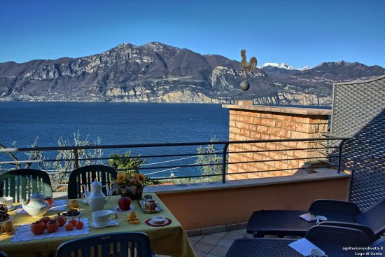 Blick auf den See vom Balkon aus