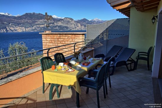 Auf dem Balkon der Ferienwohnung