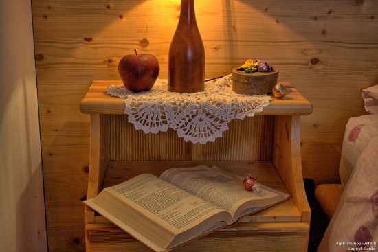 Detail eines Nachttisches