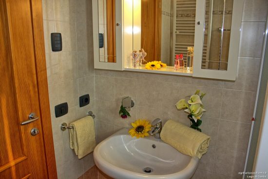 Detail des Waschbeckens im Badezimmer