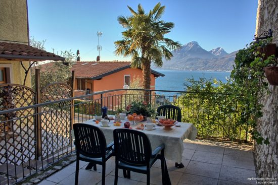 Blick auf den See vom Terrasse aus