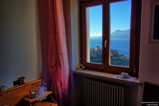 Das Fenster mit Seeblick