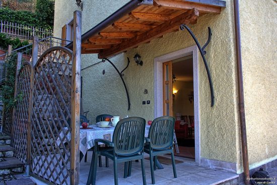 Blick vom Balkon in Richtung des Wohnzimmers