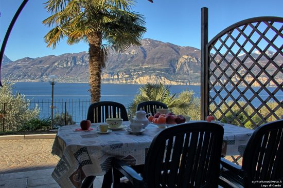 Blick auf den See vom Balkon aus